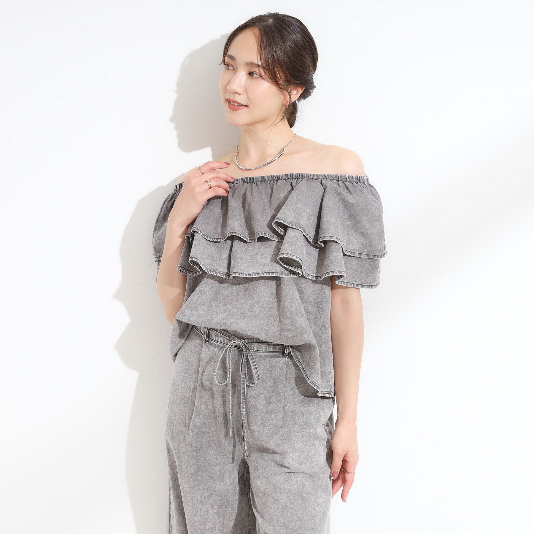SHOO･LA･RUE「【セットアップ可/前後2WAY/オフショル2WAY】着こなしを楽しめる デニムフリルブラウス」|シャツ・ブラウス|