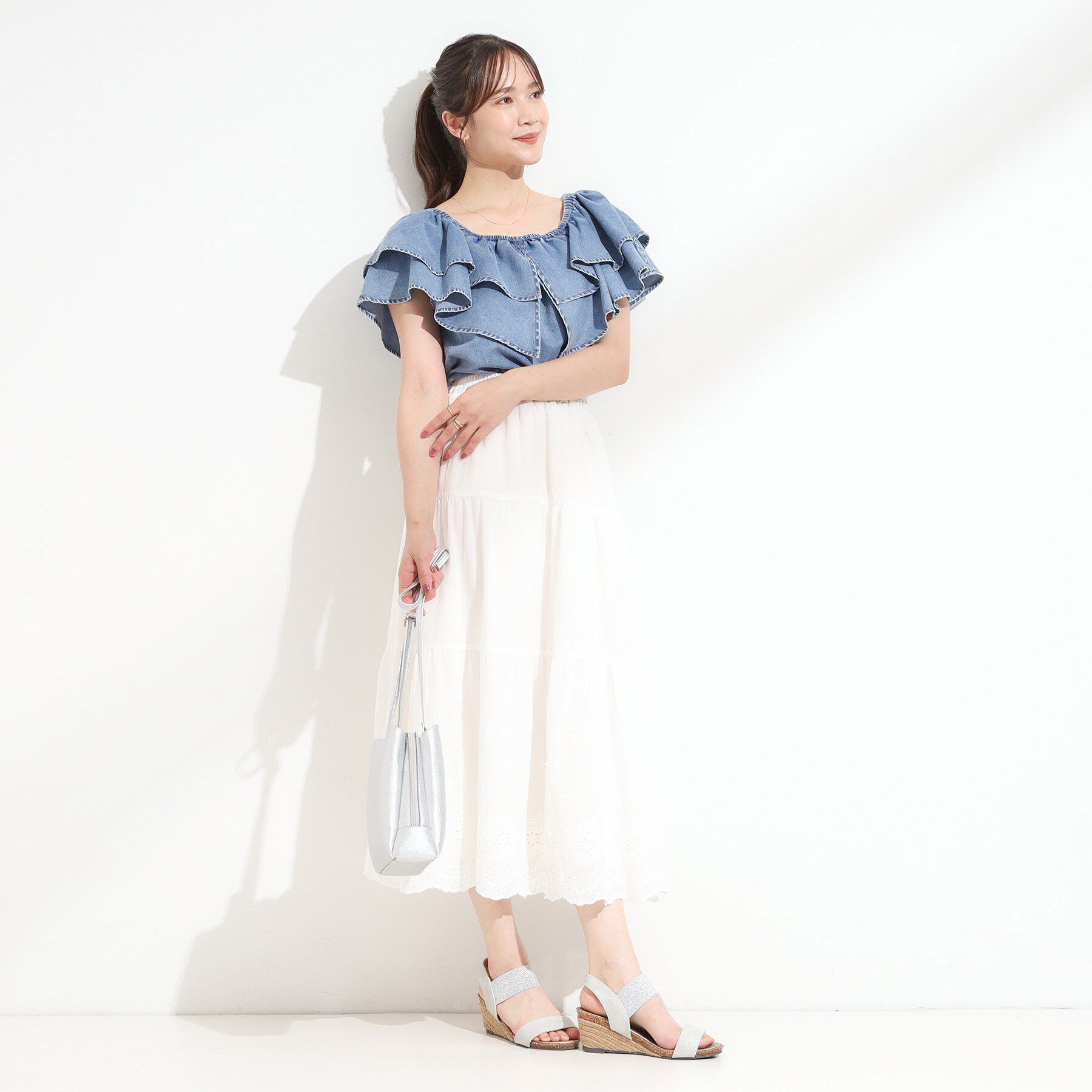 SHOO･LA･RUE「【セットアップ可/前後2WAY/オフショル2WAY】着こなしを楽しめる デニムフリルブラウス」|シャツ・ブラウス|