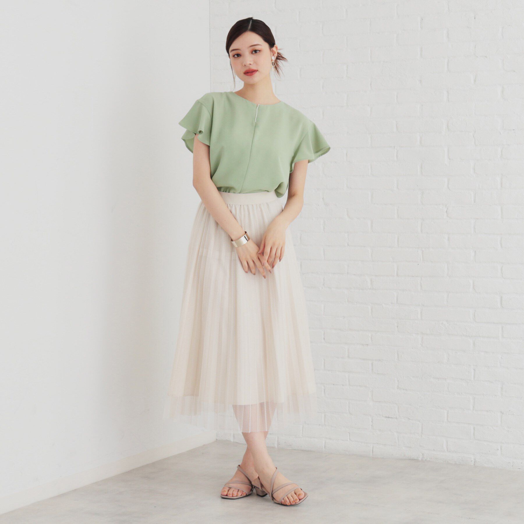 SunaUna「【人気急上昇！／4色展開】フリルスリーブパール調ブラウス」|シャツ・ブラウス|