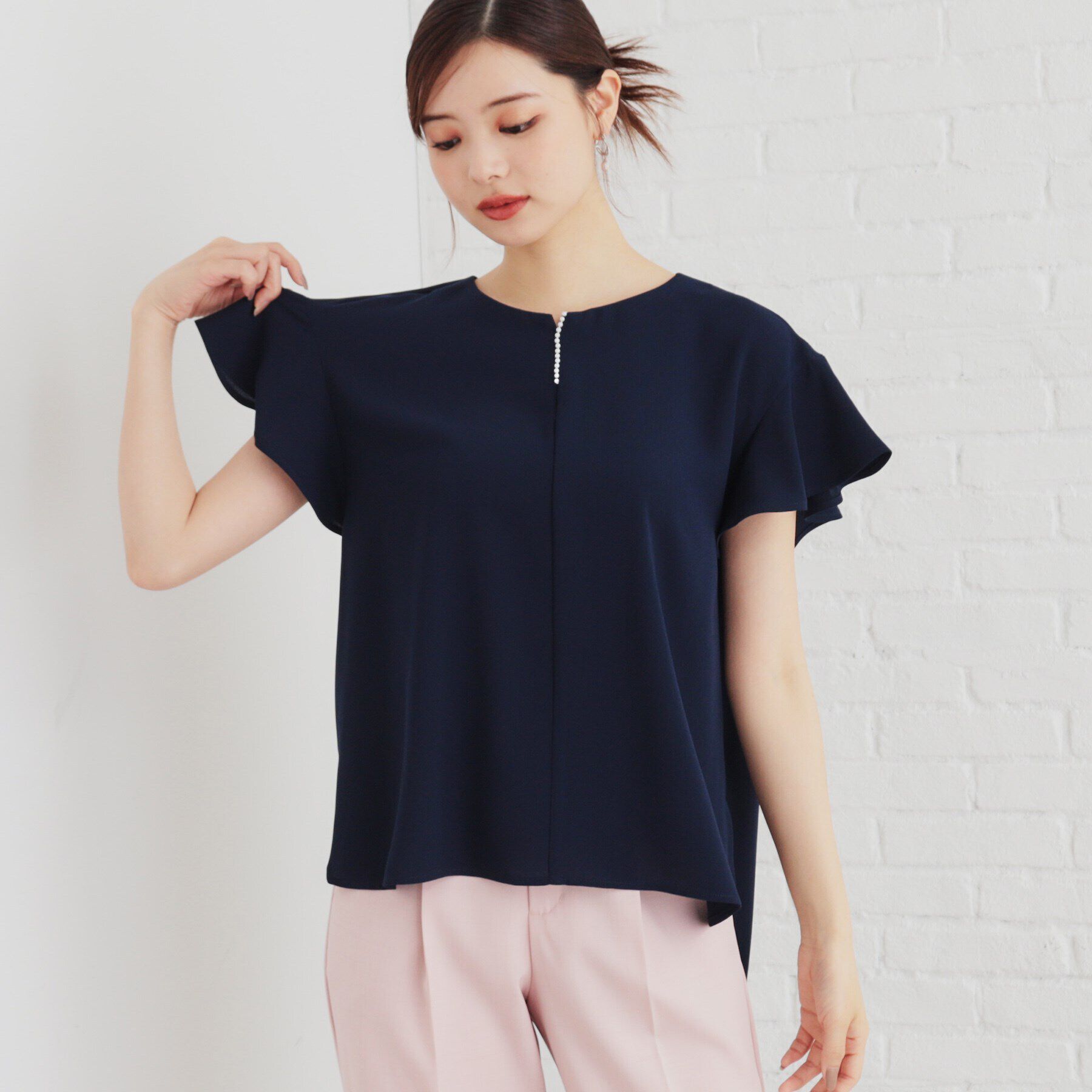 SunaUna「【人気急上昇！／4色展開】フリルスリーブパール調ブラウス」|シャツ・ブラウス|ﾌﾞﾙｰ(093)