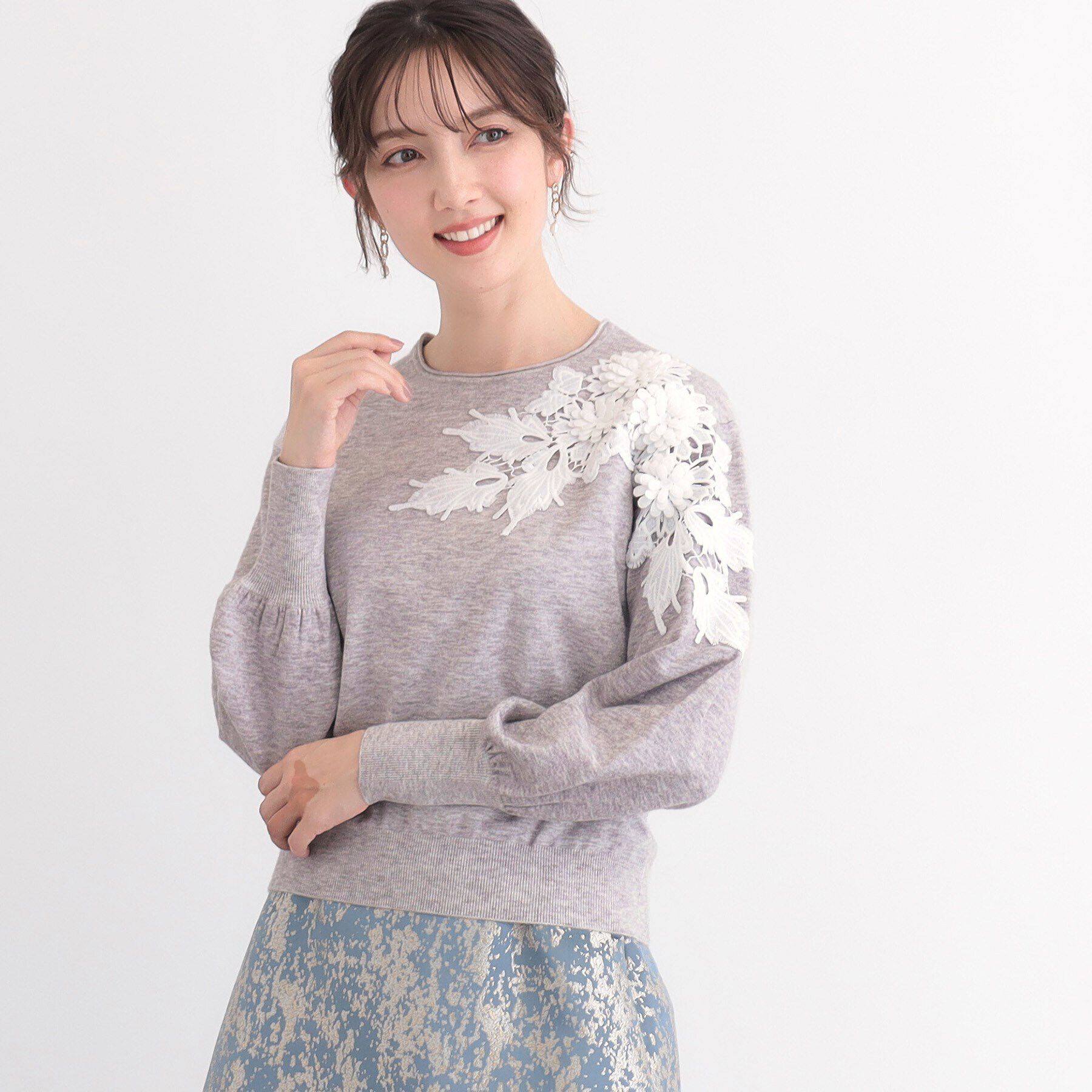 SunaUna「【春まで着られる／衿元レース／ふわふわ】ケミカルレースニット」|ニット・セーター|グレー(012)