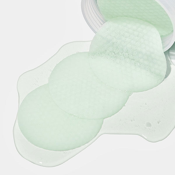  「MEDIHEAL(メディヒール) ティーツリー カーミング エッセンス パッド (10枚入り（エッセンス25mL）)」|美容液・オイル・クリーム|