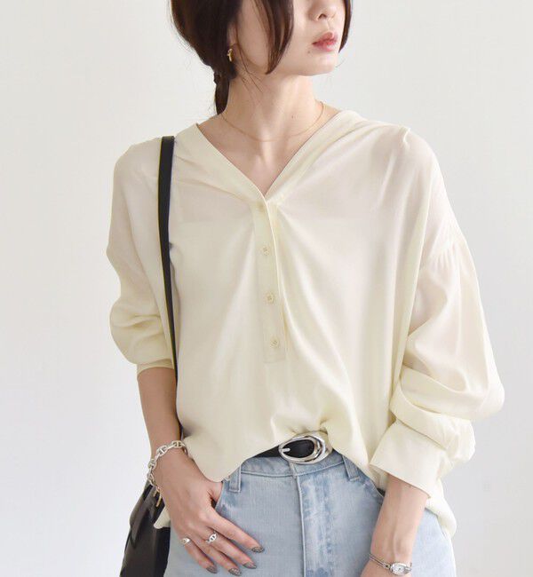 quaranciel「quaranciel:〈手洗い可能〉Vネック バック ギャザー ブラウス」|シャツ・ブラウス|ナチュラル