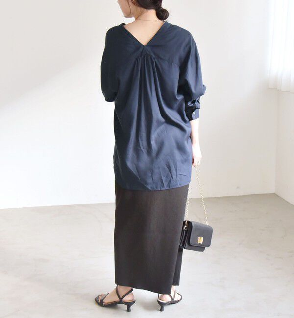 quaranciel「quaranciel:〈手洗い可能〉Vネック バック ギャザー ブラウス」|シャツ・ブラウス|
