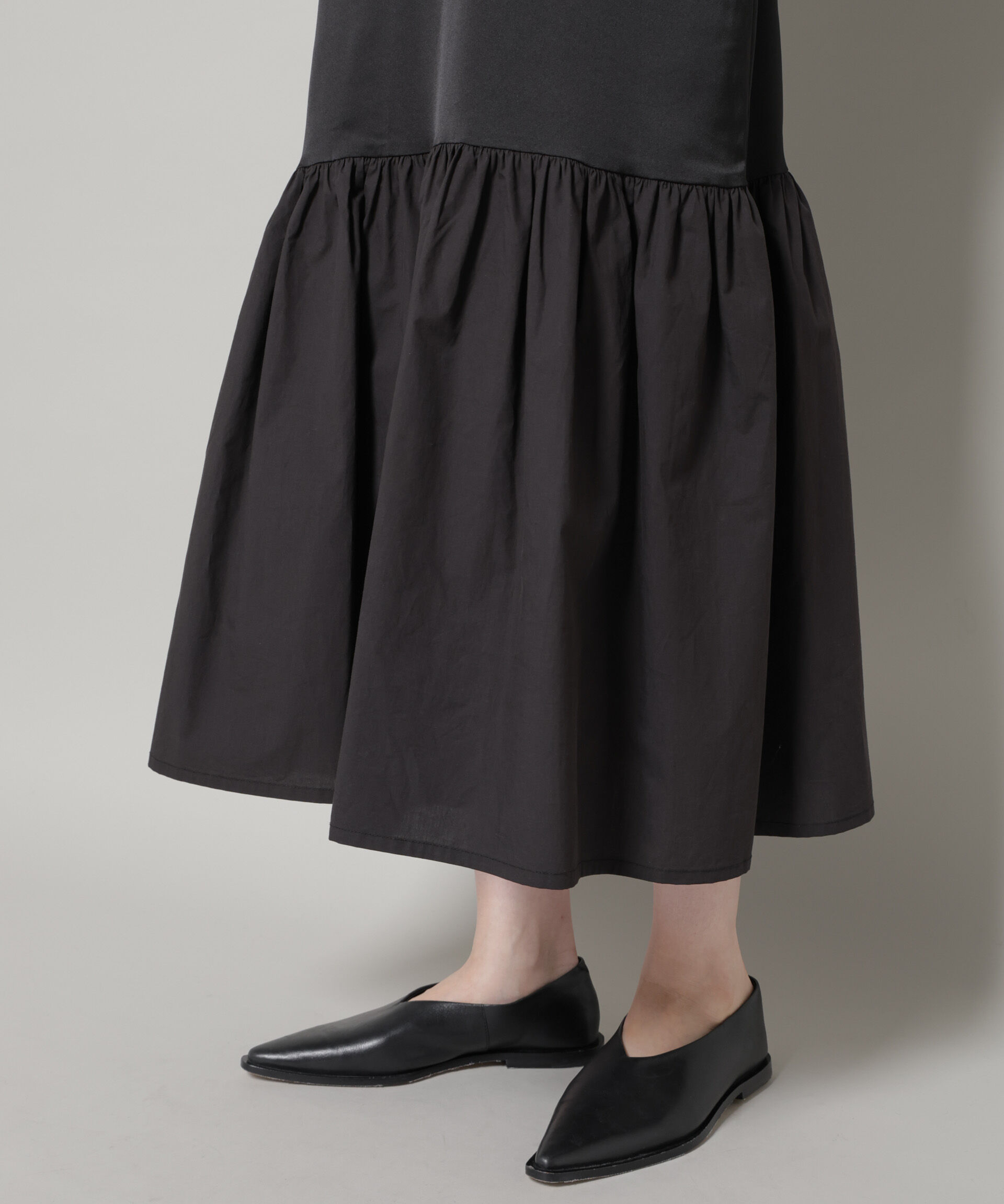 nano･universe「異素材切り替えギャザーサテンワンピース」|ワンピース|