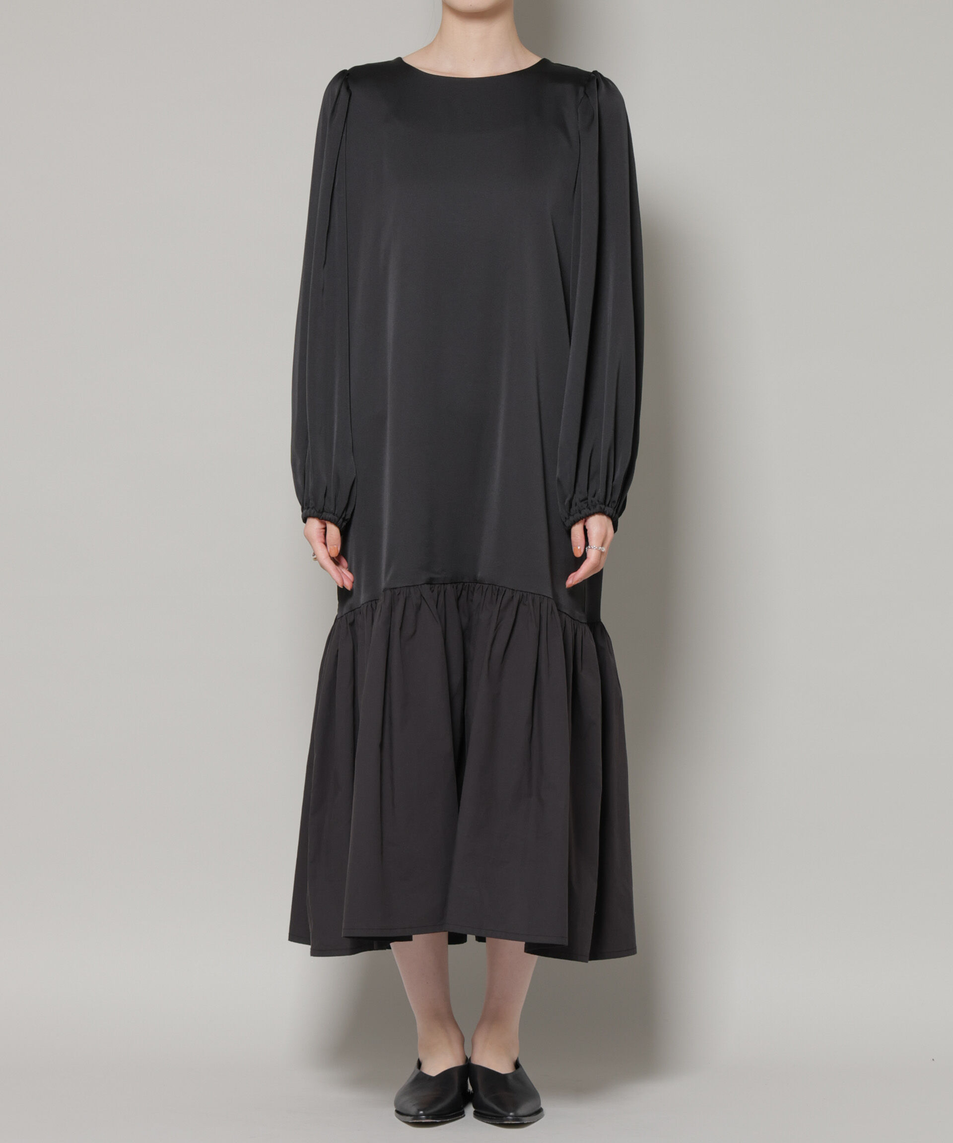 nano･universe「異素材切り替えギャザーサテンワンピース」|ワンピース|