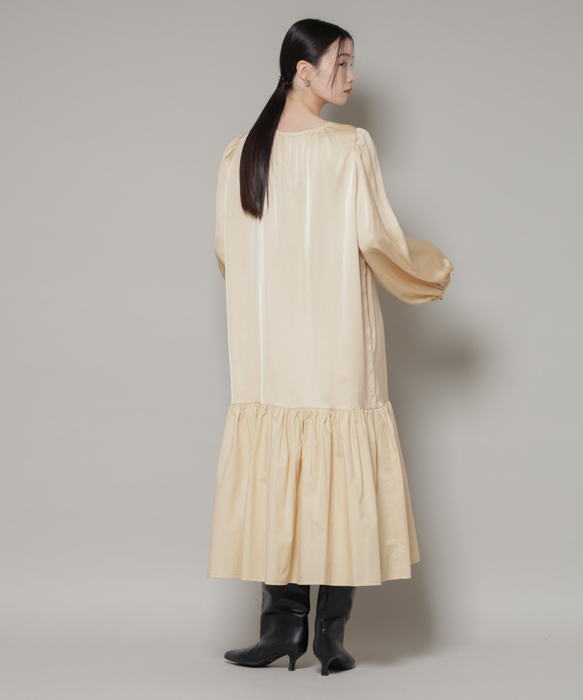 nano･universe「異素材切り替えギャザーサテンワンピース」|ワンピース|