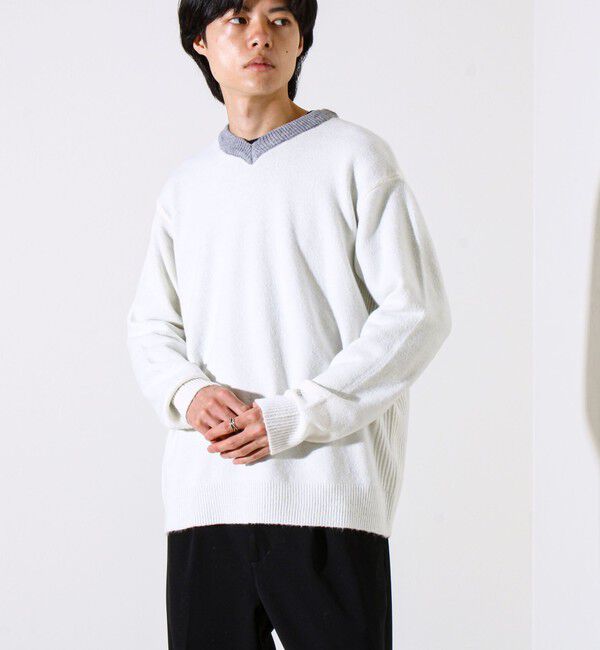 GLOSTER「【配色リブが映える大人ニット】GR刺繍 浅Vネックプルオーバーニット」|ニット・セーター|
