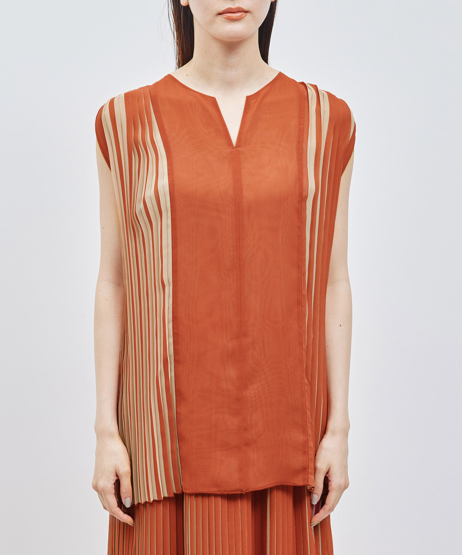 ROPE「プリーツノースリーブブラウス（バイカラー／無地）【メディア掲載】」|シャツ・ブラウス|