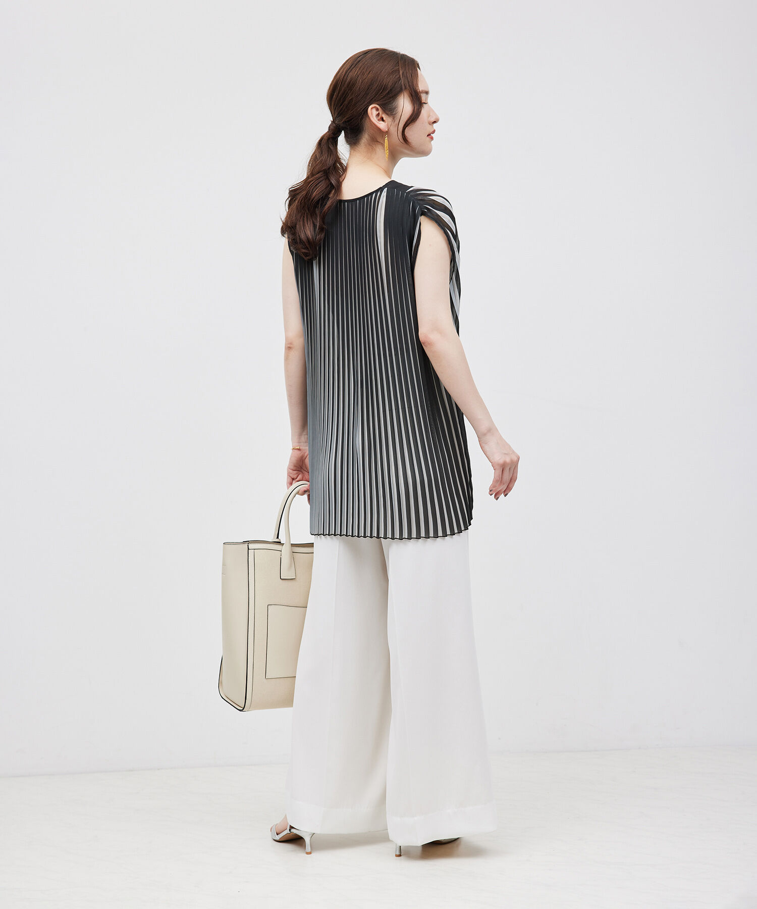 ROPE「プリーツノースリーブブラウス（バイカラー／無地）【メディア掲載】」|シャツ・ブラウス|