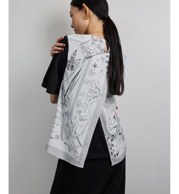 ROPE「【洗える】【YUKO SAEKI for ROPE'・コラボ】スカーフ柄プリント Aラインカットソー」|Tシャツ・カットソー|ブラック(01)