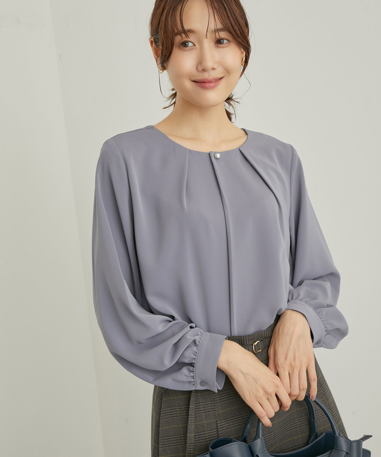 Rope&rsquo;Picnic「ENERGYシリーズ/フロントパールブラウス」|シャツ・ブラウス|ブルー系(45)