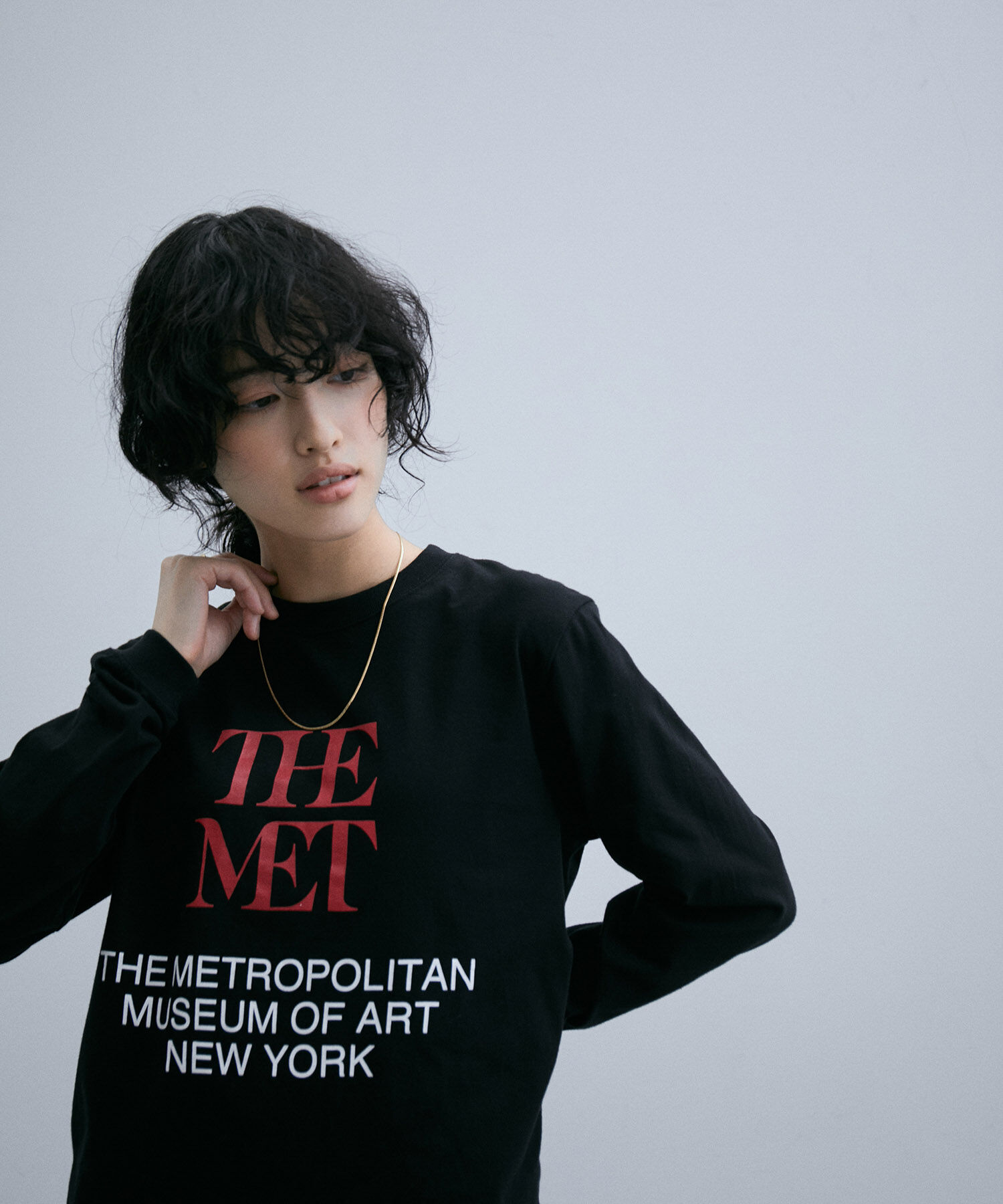 ADAM ET ROPE'「THE MET x ADAM LOGO Tee」|Tシャツ・カットソー|ブラック(01)