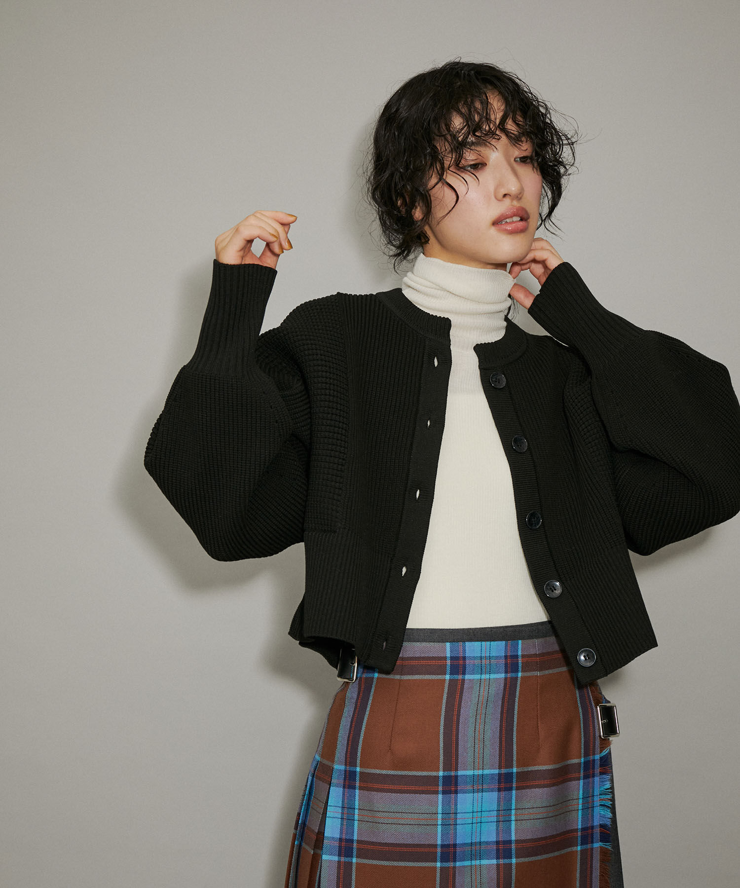 ADAM ET ROPE'「【サステナブル・WEB限定】ペプラムコンビニットカーディガン」|カーディガン|