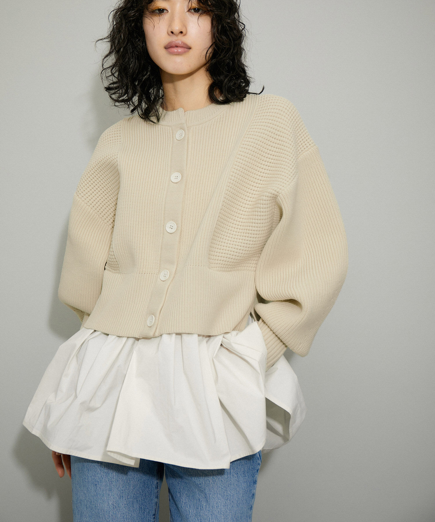 ADAM ET ROPE'「【サステナブル・WEB限定】ペプラムコンビニットカーディガン」|カーディガン|