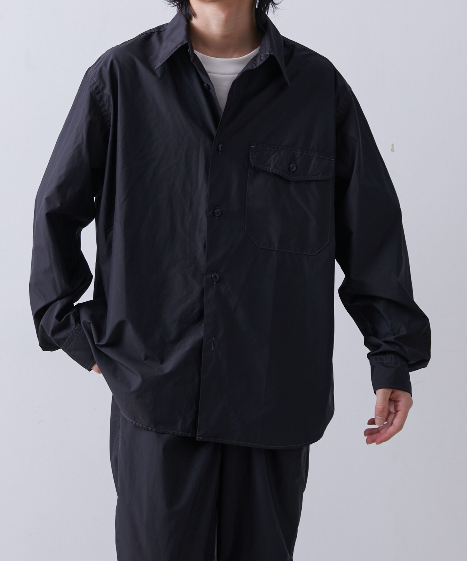 ADAM ET ROPE'「《High Press Dyeing》シャンブレー タフタ オーバーサイズ ワークシャツ / セットアップ対応」|シャツ・ブラウス|ブラック系(02)