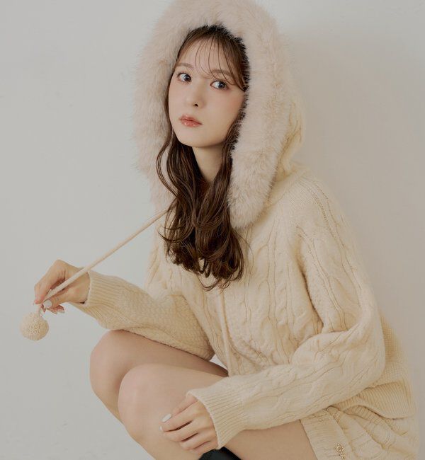  「【セットアップ対応】ポンポン付きファーフードケーブルニットカーディガン」|カーディガン|ベージュ