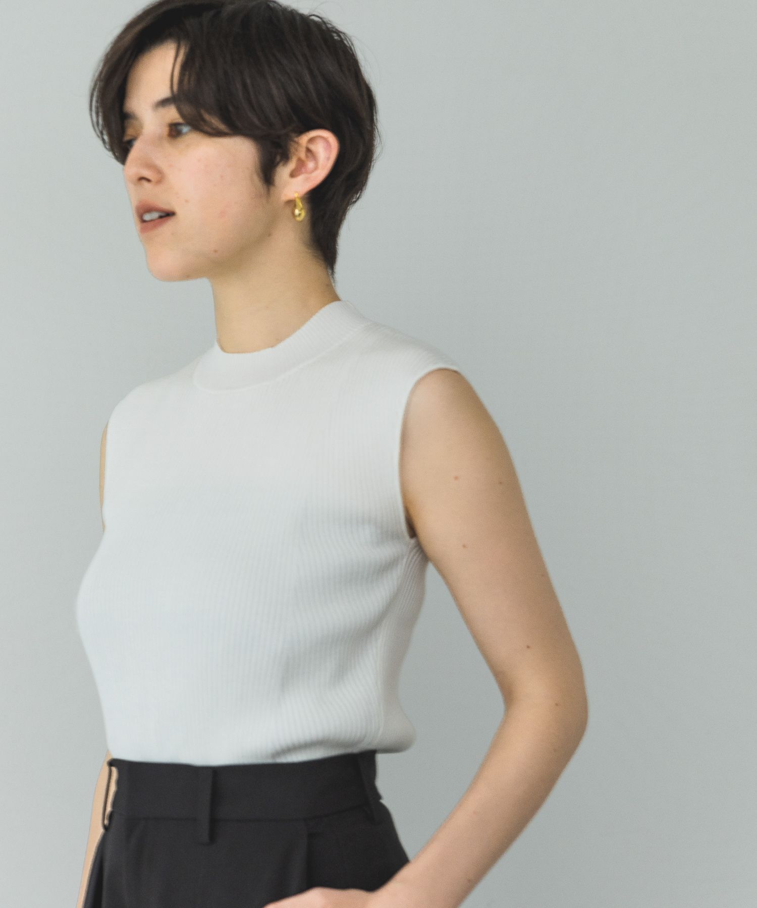 A part by 「ハイネックリブノースリーブプルオーバー」|ニット・セーター|オフホワイト