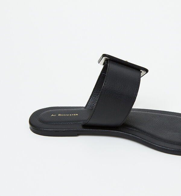 AU BANNISTER「【販売店舗限定】サムホルダーフラットサンダル」|サンダル|