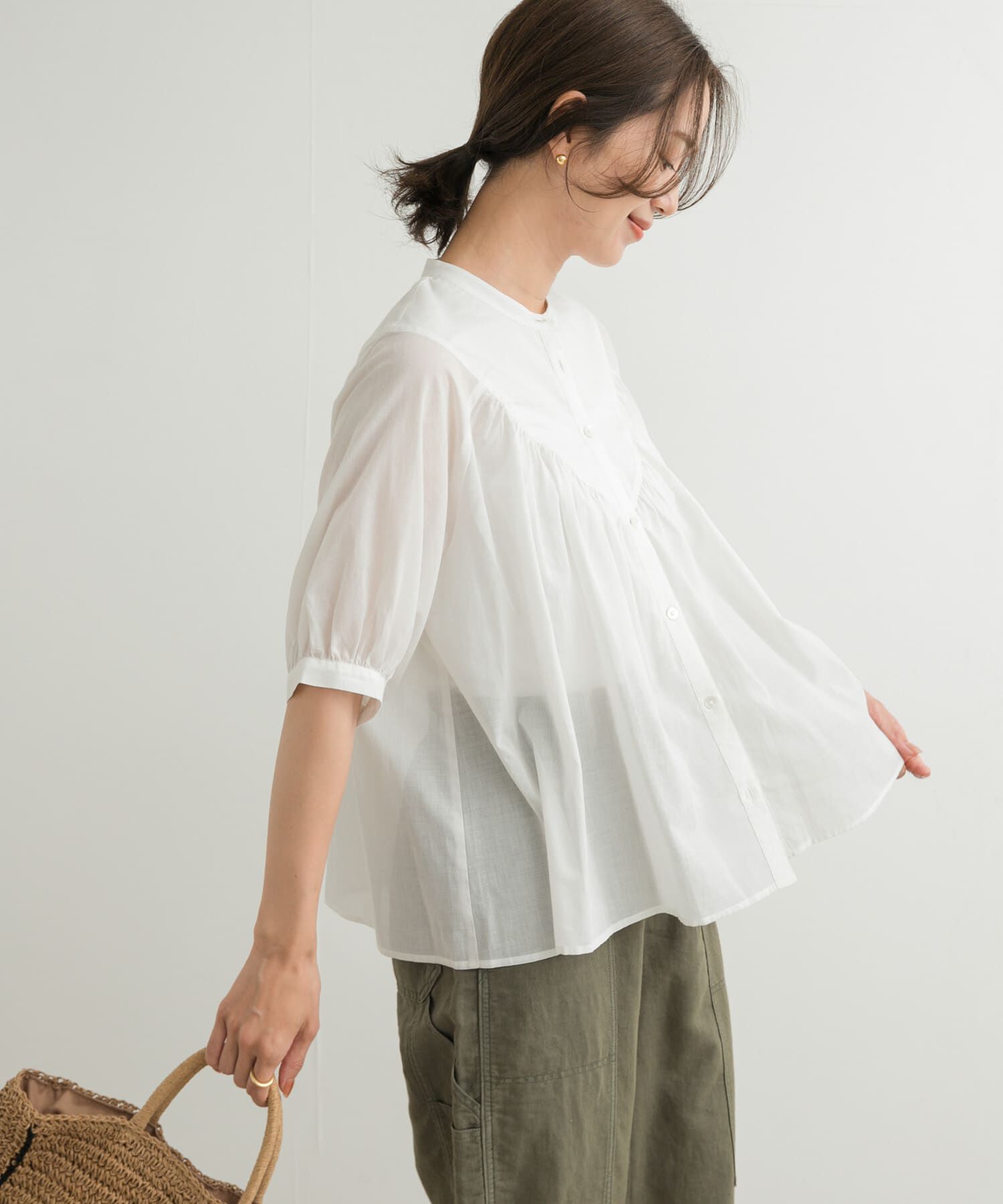URBAN RESEARCH DOORS「コットンボイルV切替ギャザーブラウス」|シャツ・ブラウス|