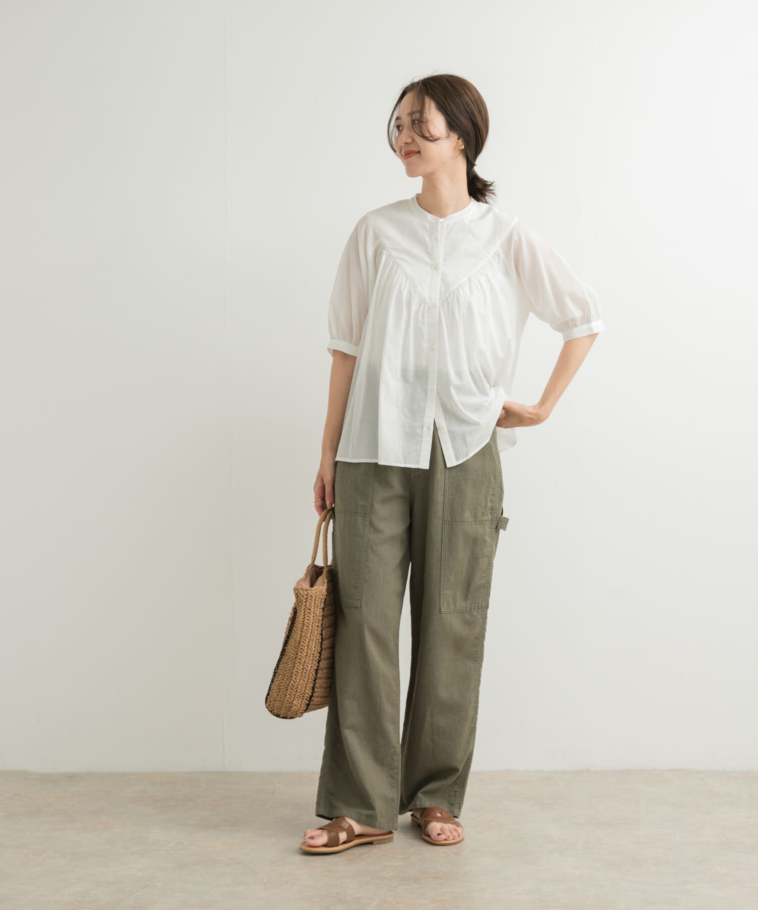 URBAN RESEARCH DOORS「コットンボイルV切替ギャザーブラウス」|シャツ・ブラウス|