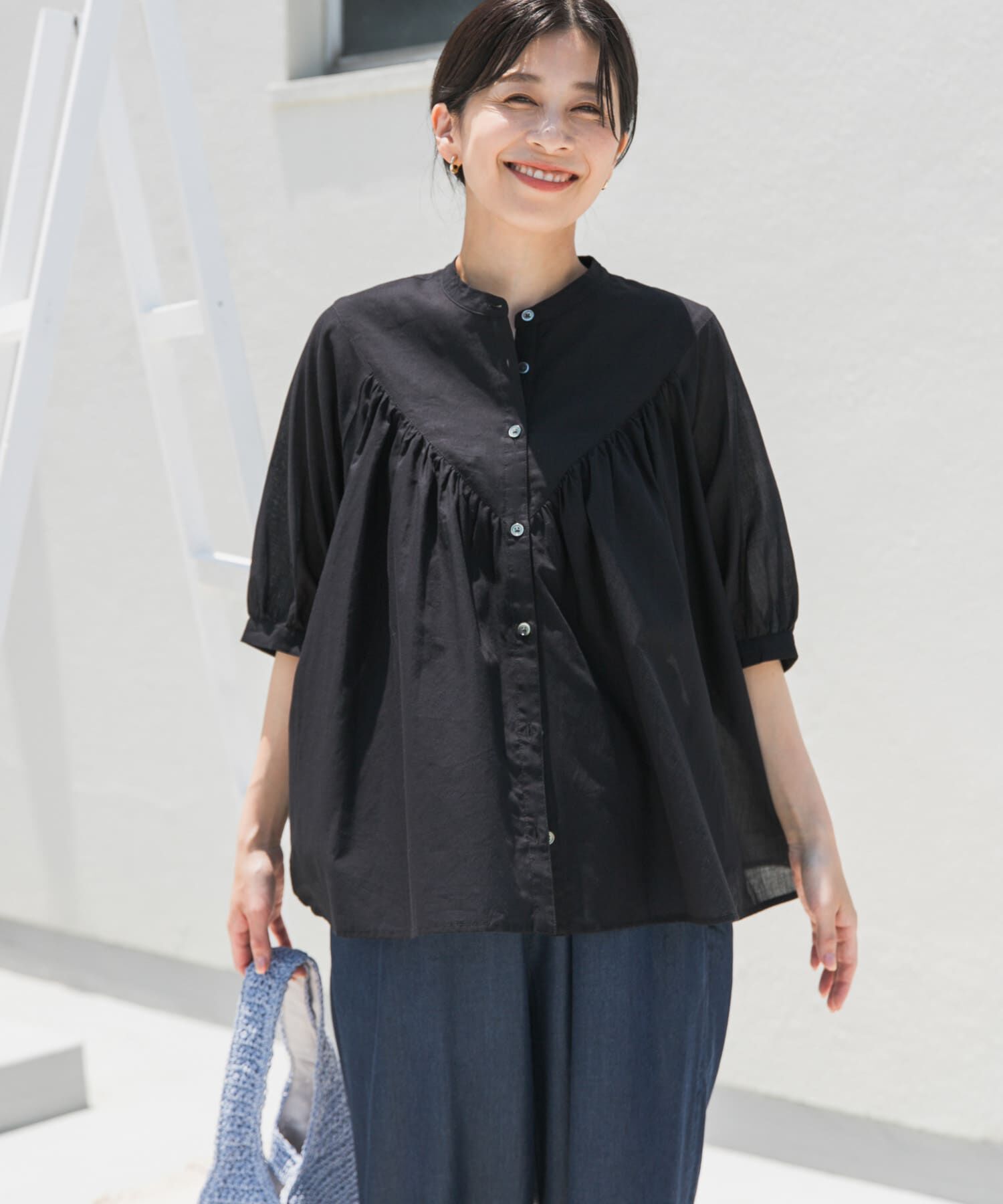 URBAN RESEARCH DOORS「コットンボイルV切替ギャザーブラウス」|シャツ・ブラウス|