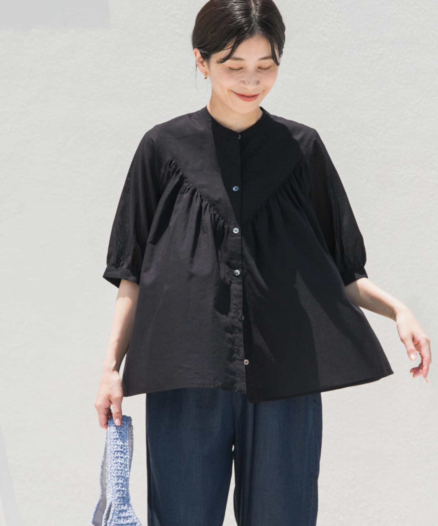 URBAN RESEARCH DOORS「コットンボイルV切替ギャザーブラウス」|シャツ・ブラウス|