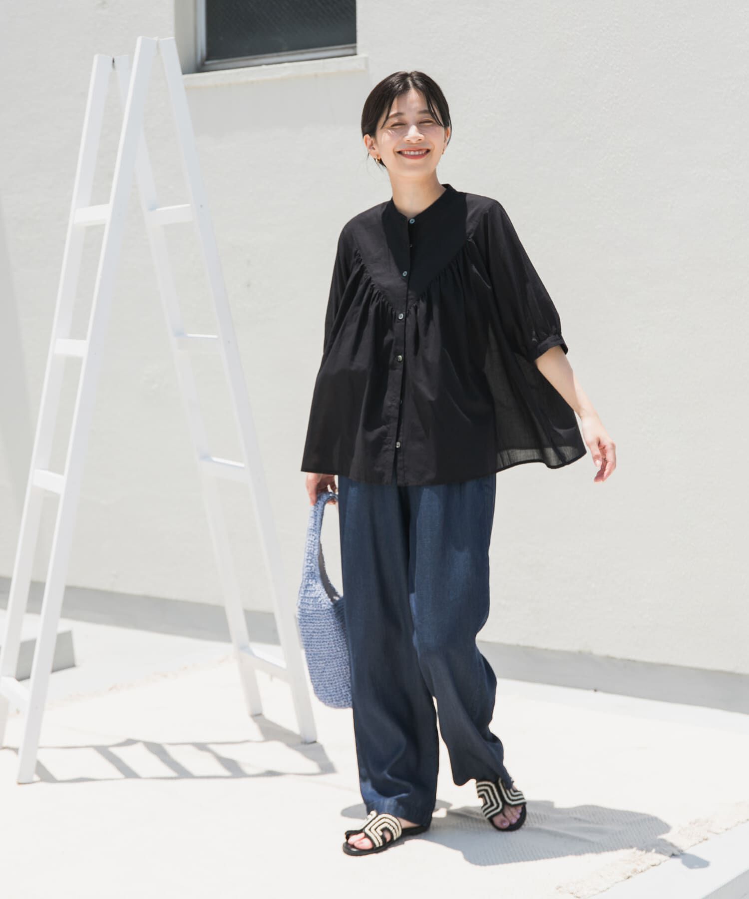 URBAN RESEARCH DOORS「コットンボイルV切替ギャザーブラウス」|シャツ・ブラウス|