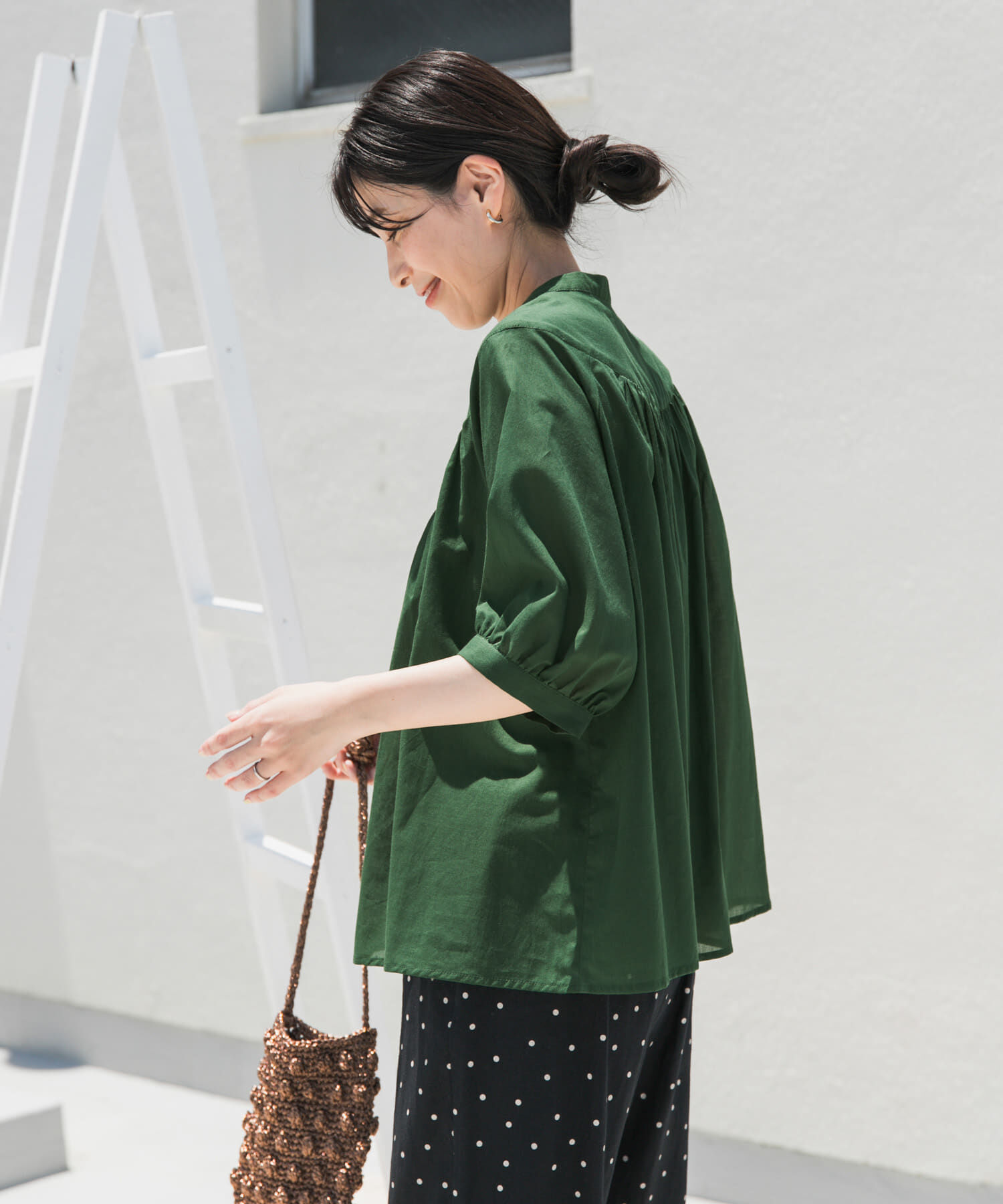 URBAN RESEARCH DOORS「コットンボイルV切替ギャザーブラウス」|シャツ・ブラウス|