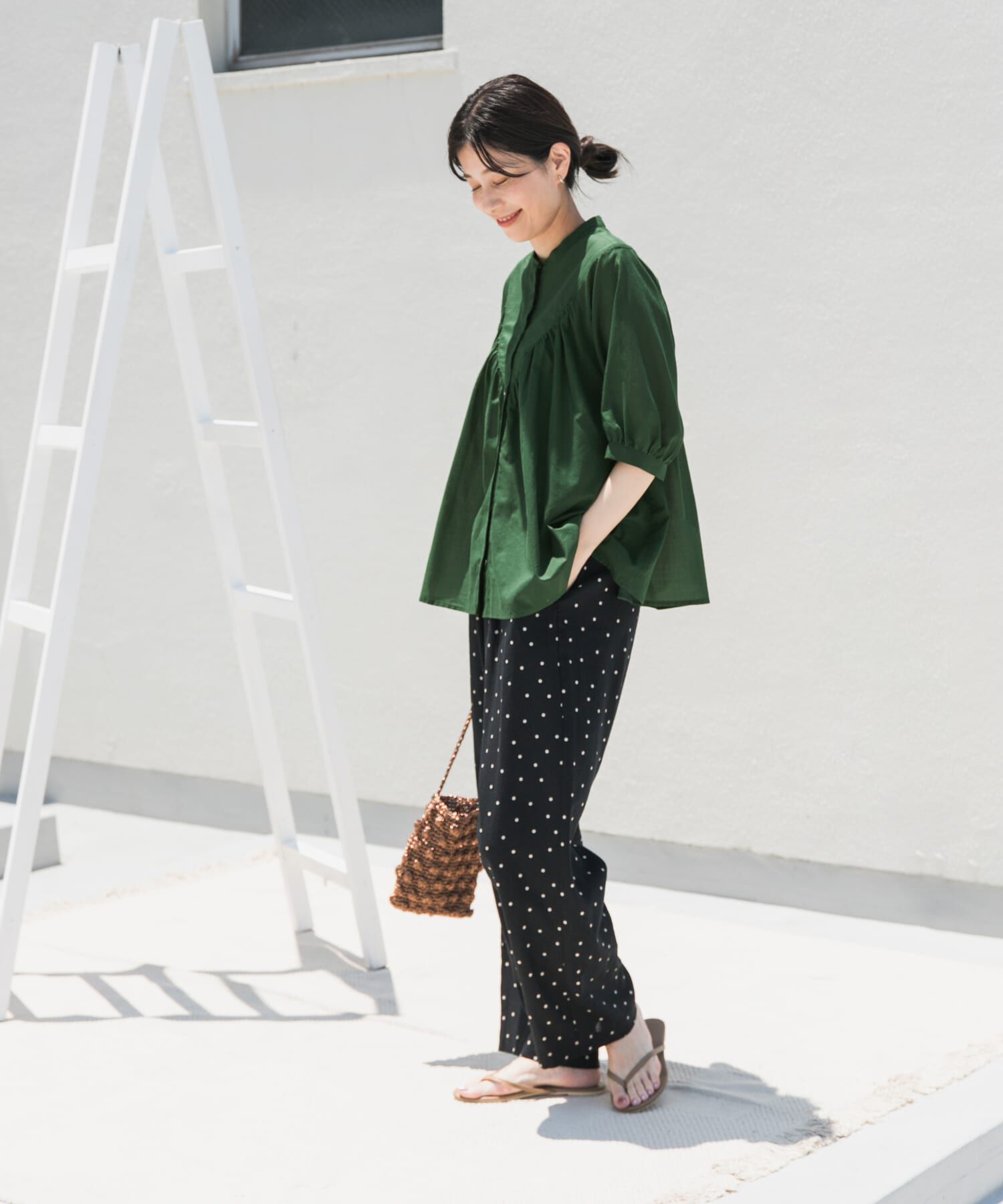 URBAN RESEARCH DOORS「コットンボイルV切替ギャザーブラウス」|シャツ・ブラウス|