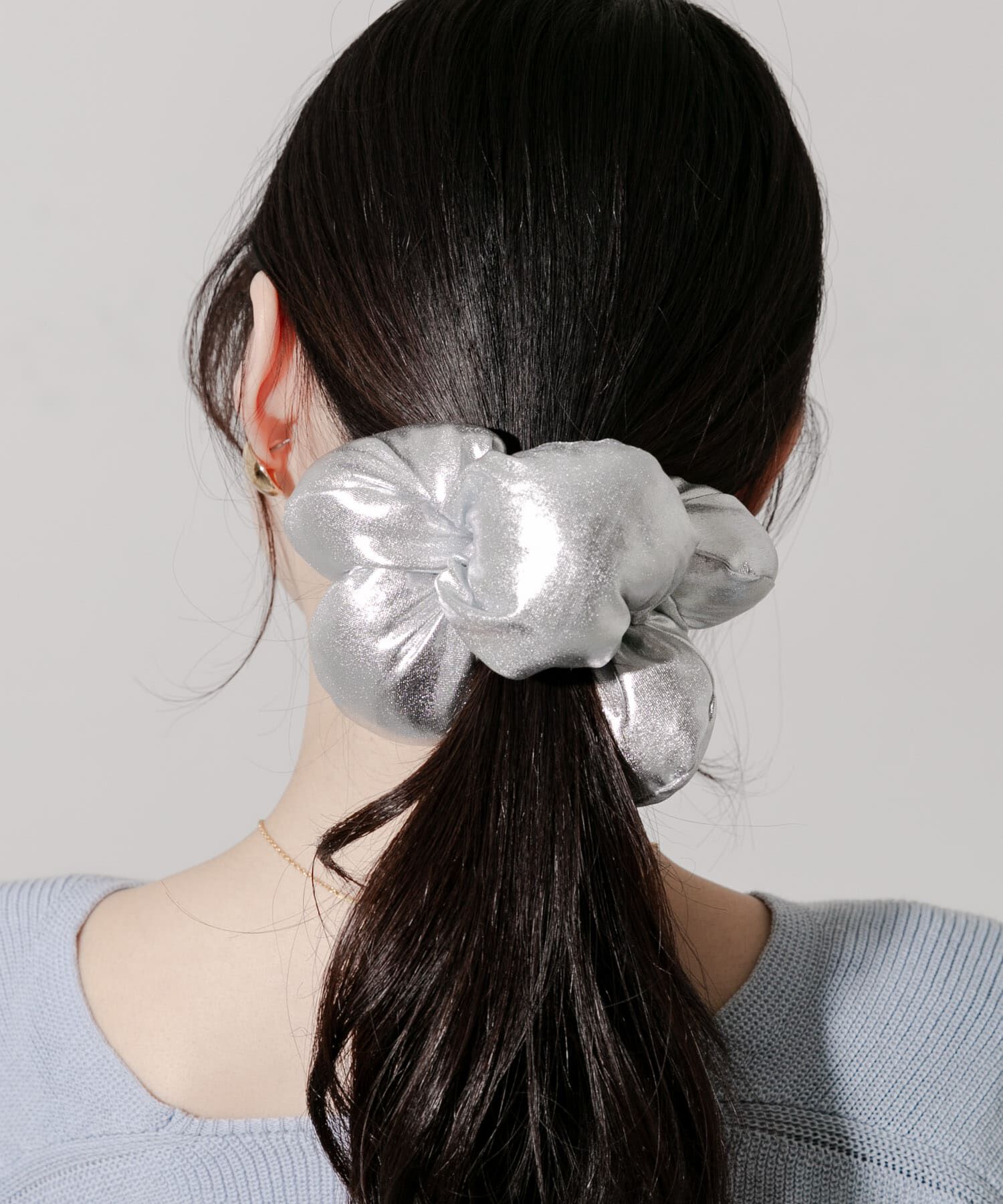 SMELLY「ボリュームフラワーシュシュ」|ヘアゴム・シュシュ|シルバー