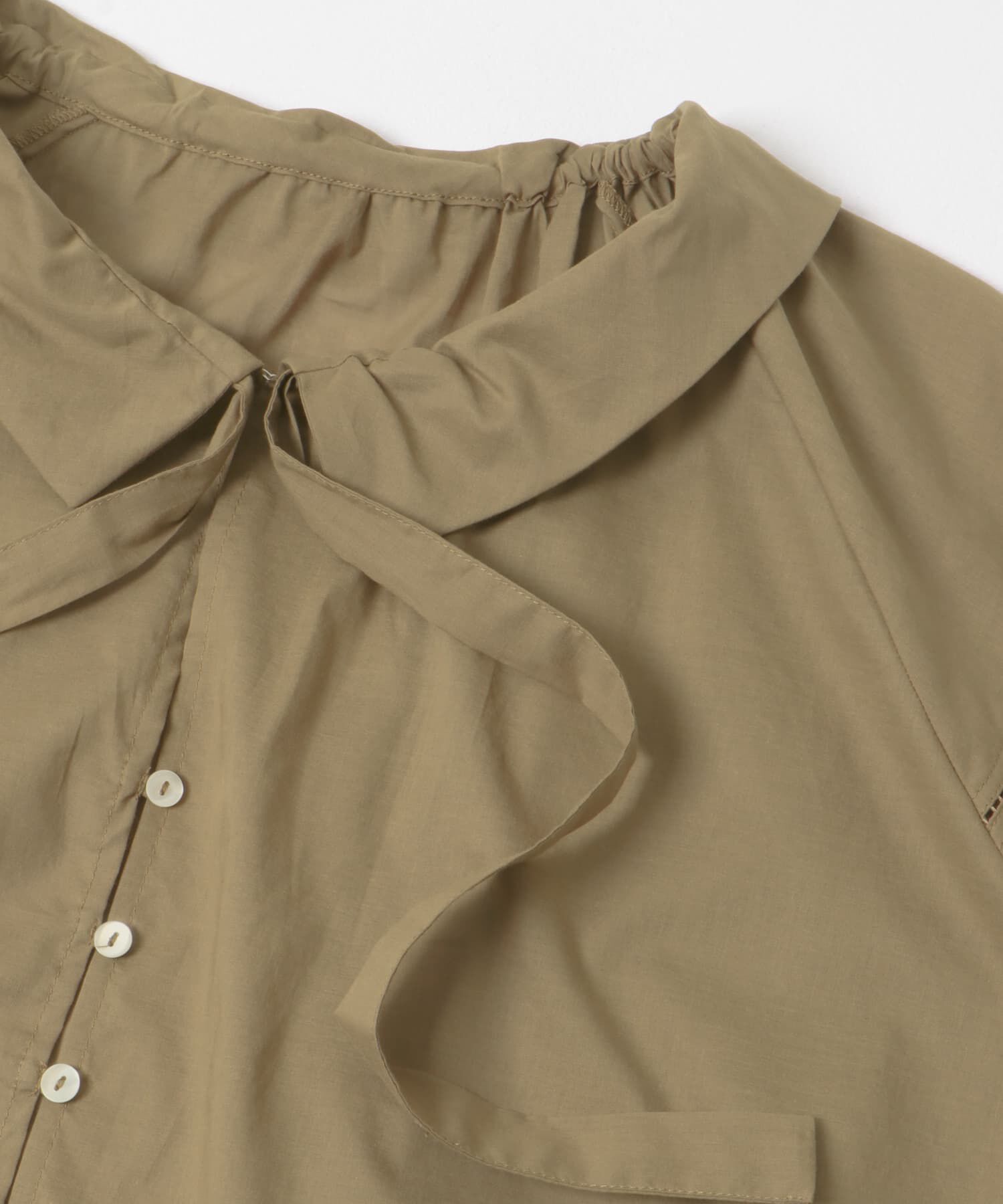 URBAN RESEARCH「ハーフスリーブフリルカラーブラウス」|シャツ・ブラウス|