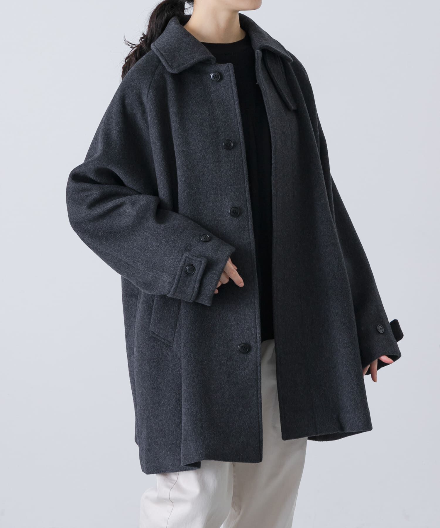 かぐれ「ウールバックタックショートコート」|ステンカラーコート|チャコールグレー