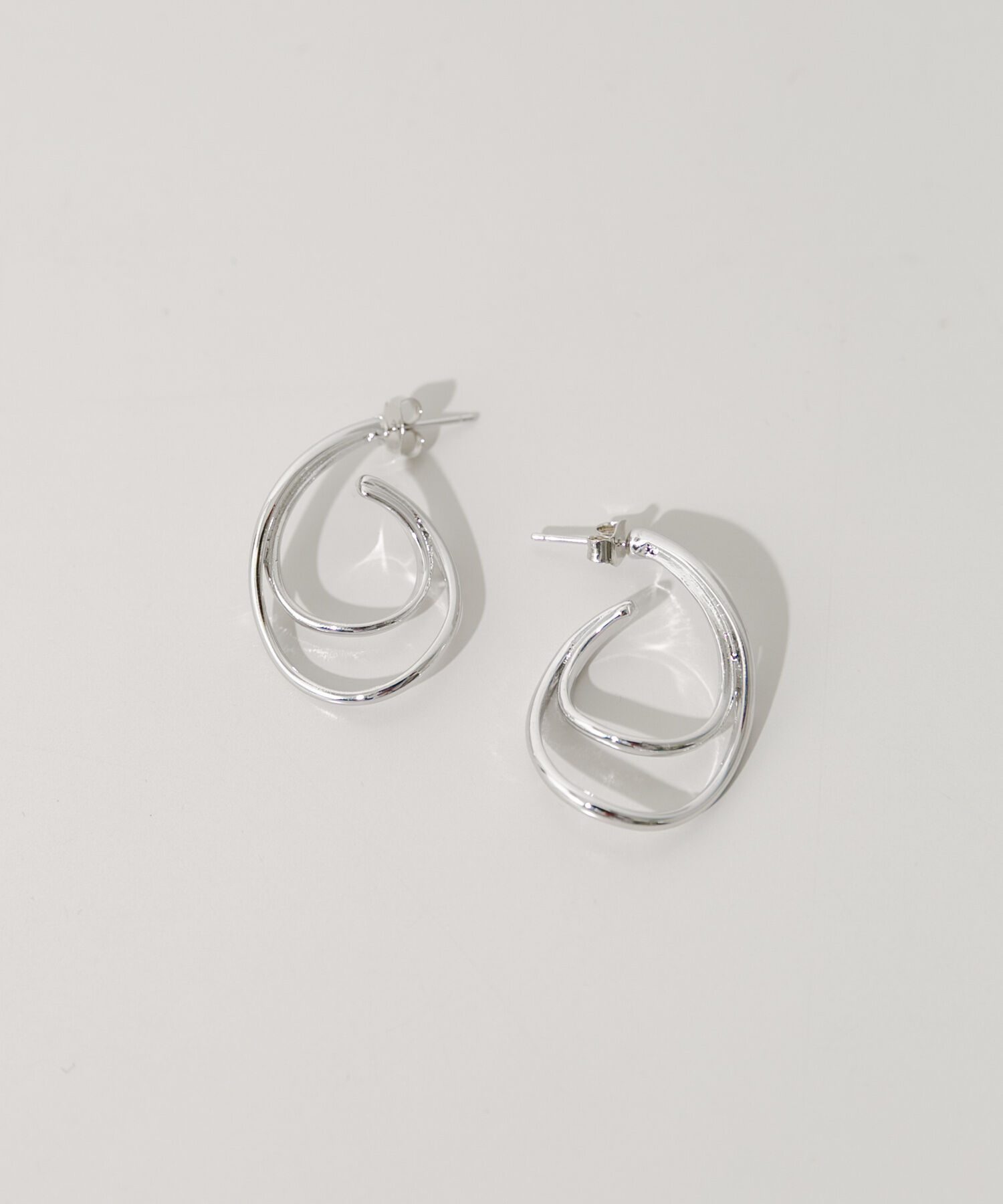 SMELLY「ニュアンスメタルレイヤードフープピアス」|ピアス|シルバー