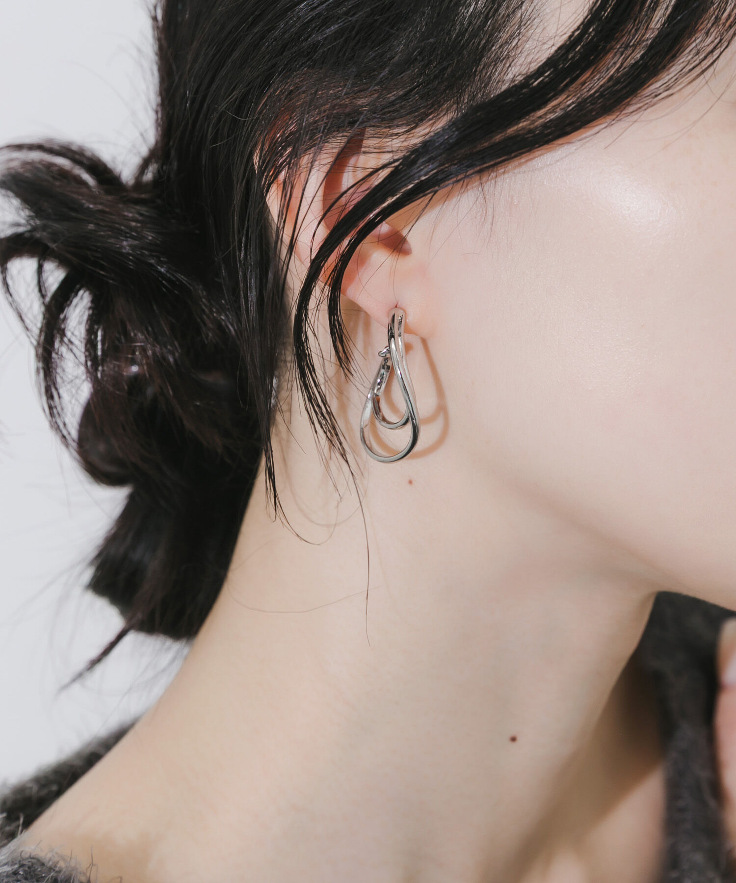 SMELLY「ニュアンスメタルレイヤードフープピアス」|ピアス|