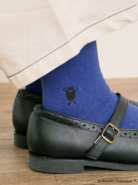 Samansa Mos2「【MOOMIN&times;Samansa Mos2】スティンキー刺繍ソックス」|ソックス|ブルー