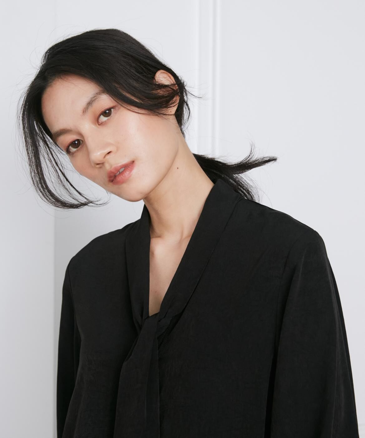 INED「リボンタイバックプリーツドレス《la veille by SUPERIOR CLOSET》」|ワンピース|