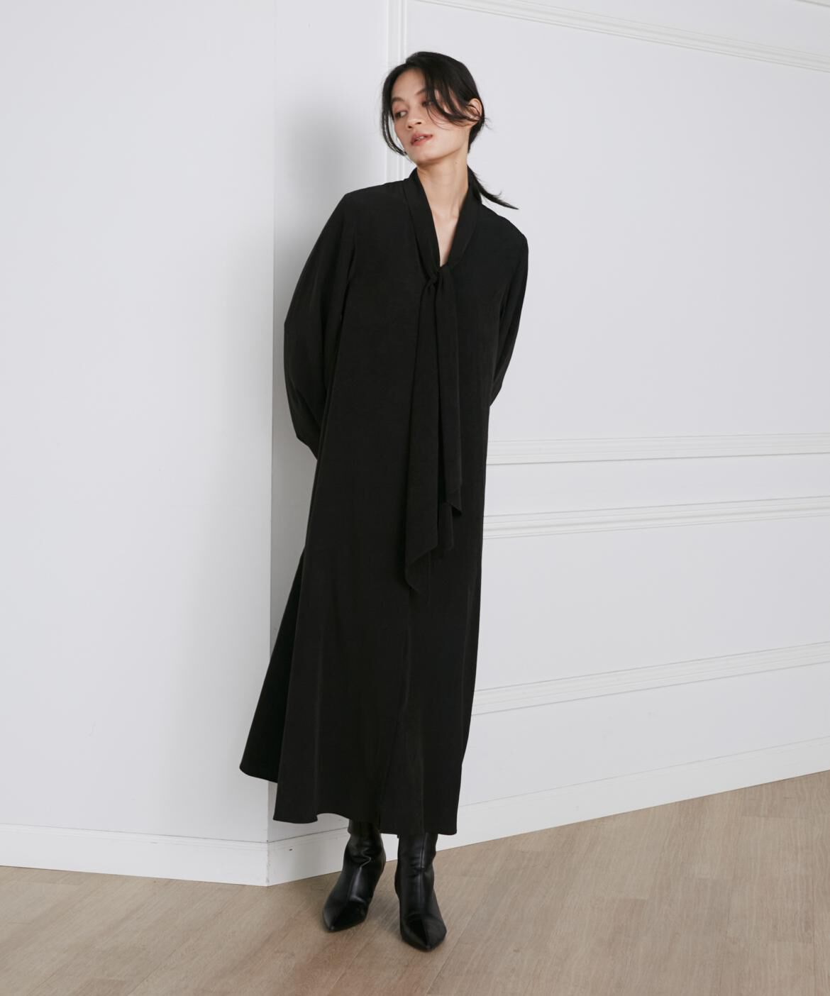 INED「リボンタイバックプリーツドレス《la veille by SUPERIOR CLOSET》」|ワンピース|