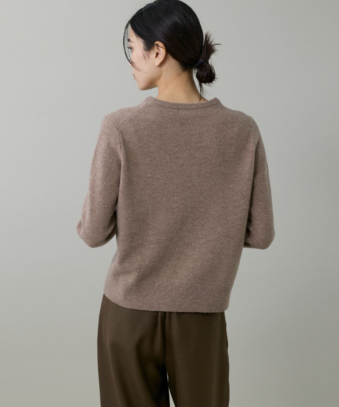 INED「《大きいサイズ》クルーネックビジュー風刺繍ニット」|ニット・セーター|