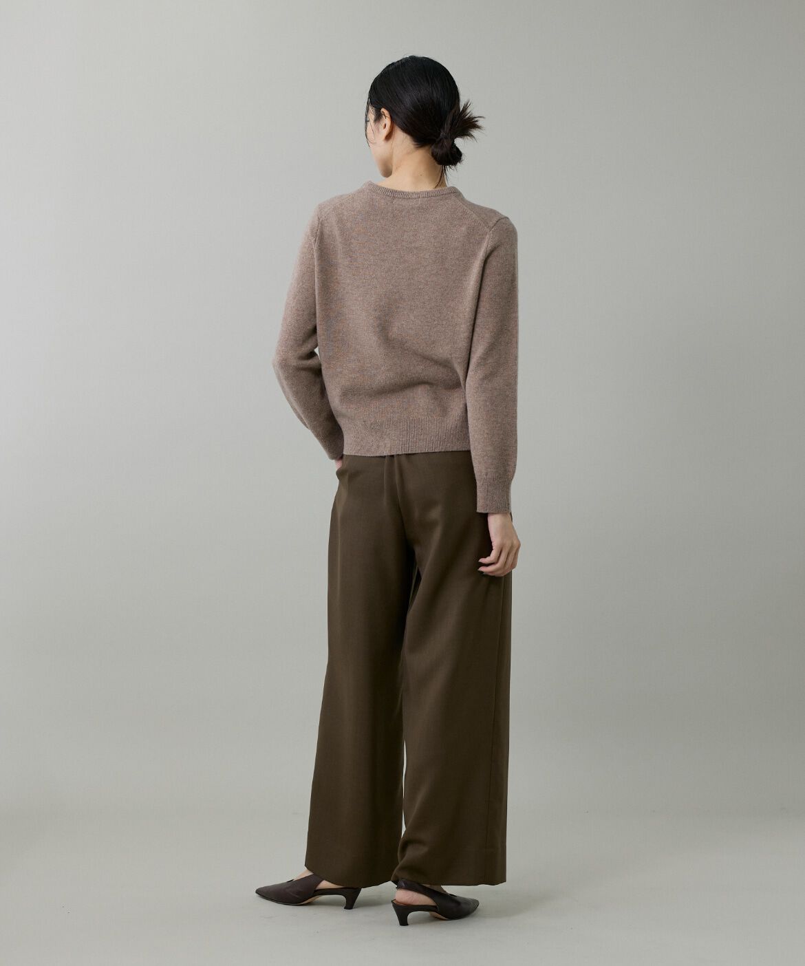 INED「《大きいサイズ》クルーネックビジュー風刺繍ニット」|ニット・セーター|