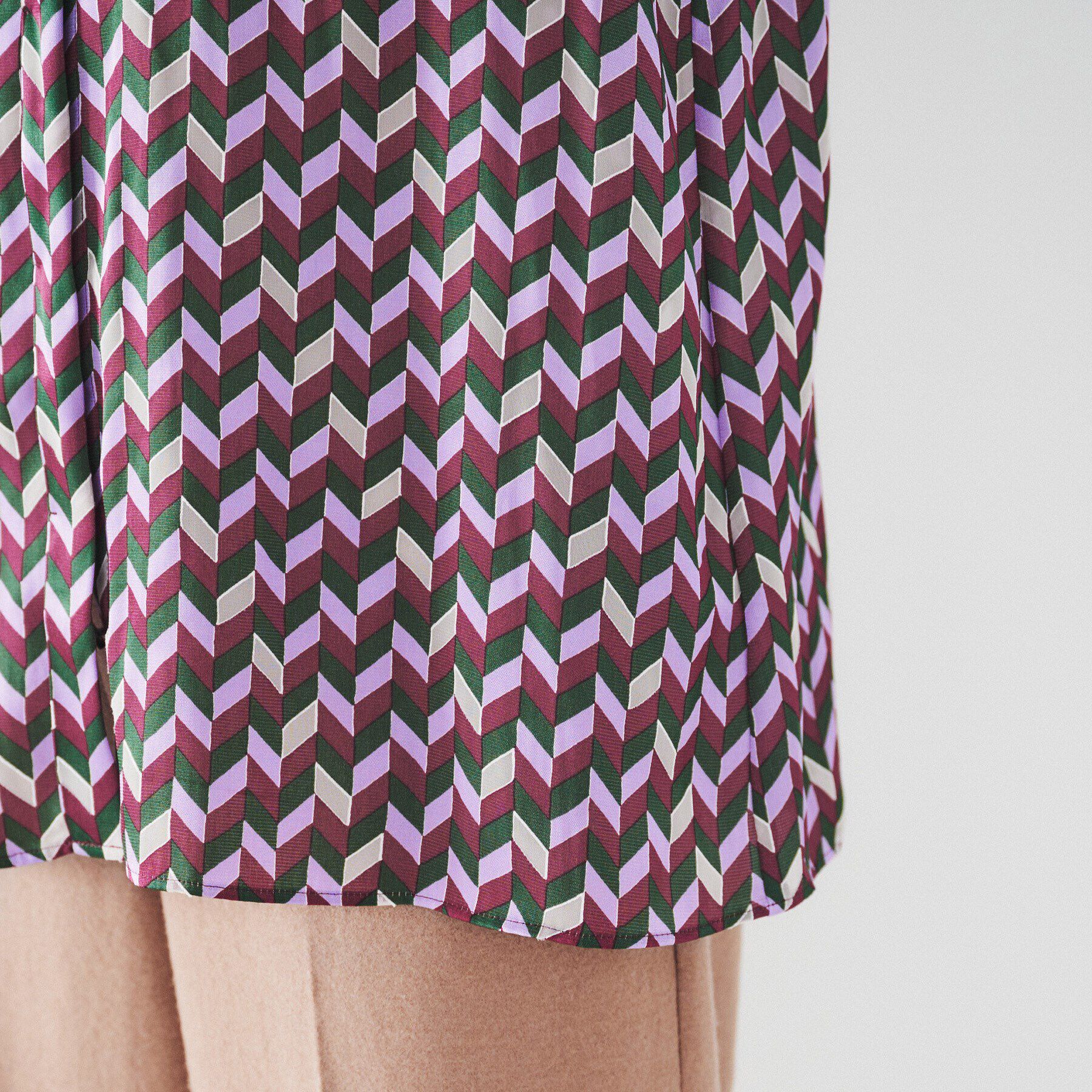 UNTITLED「【セットアップ可能/日本製/レトロ】ジオメトリック柄ボウタイブラウス」|シャツ・ブラウス|