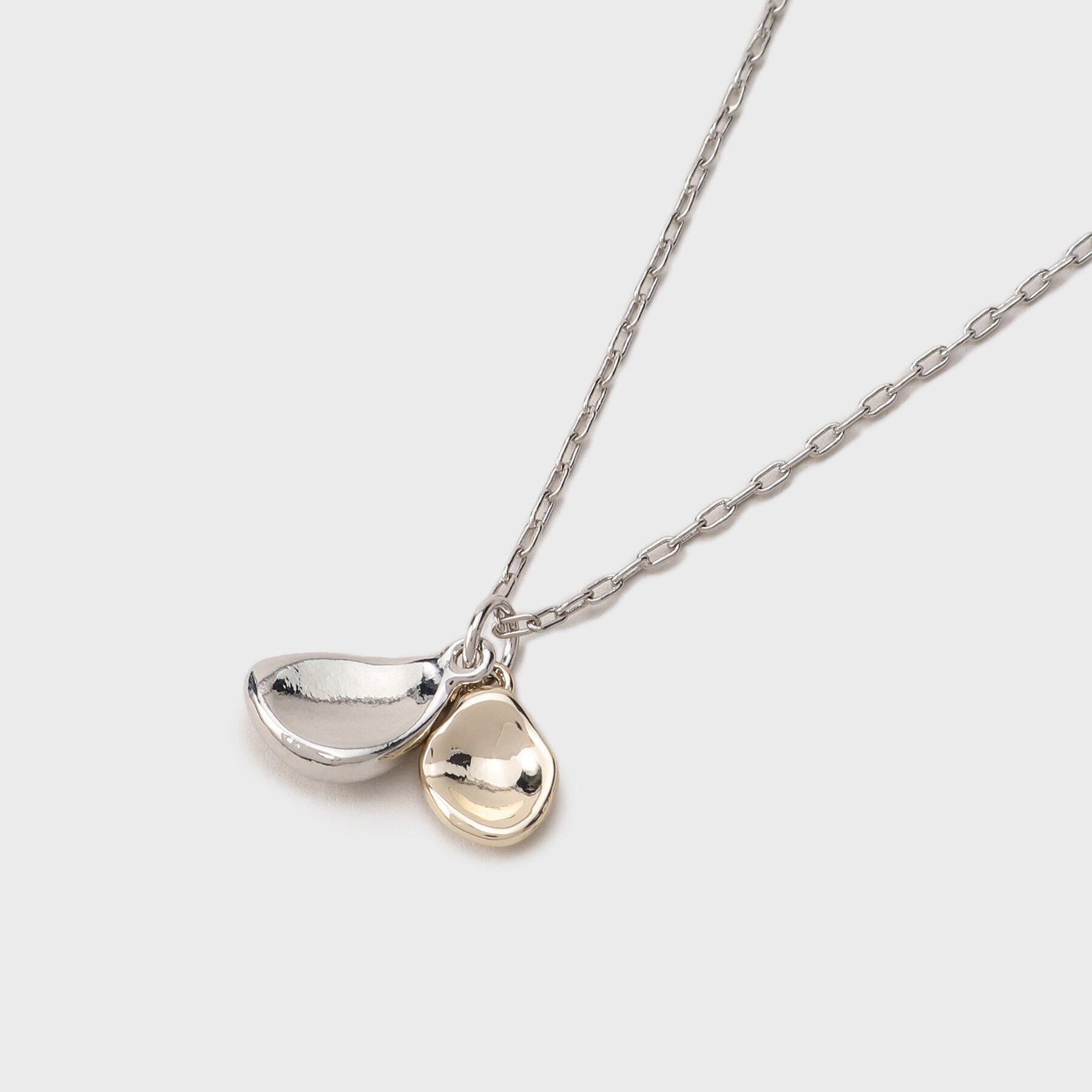 INDIVI「【レイヤード素材】デザイントップミドルネックレス」|ネックレス|シルバー(506)