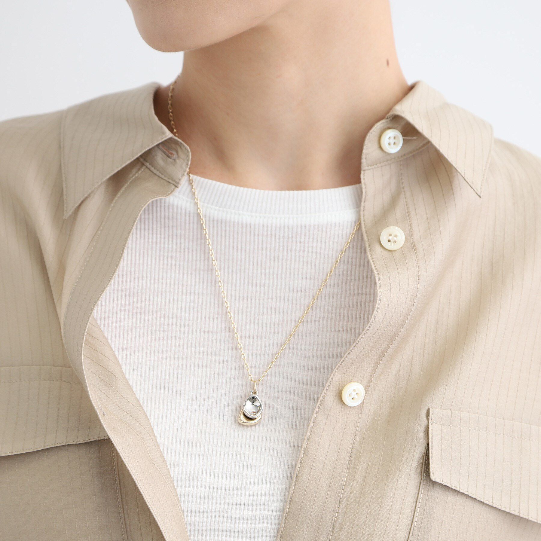 INDIVI「【レイヤード素材】デザイントップミドルネックレス」|ネックレス|