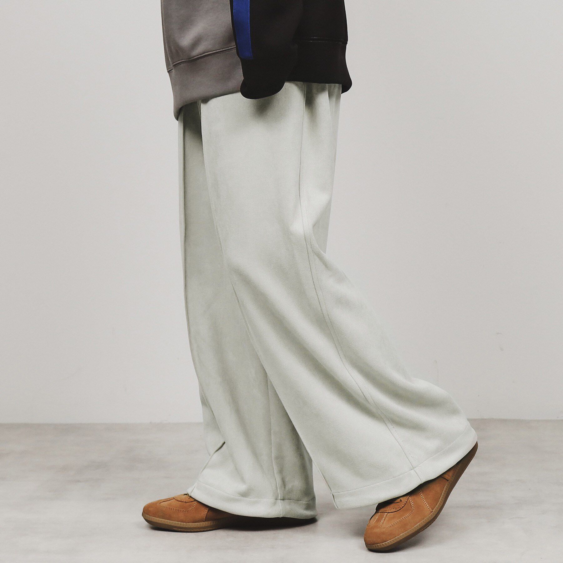 tk.TAKEO KIKUCHI「【Aラインシリーズ】スエードバギーパンツ」|その他|ﾗｲﾄｸﾞﾚｰ(011)