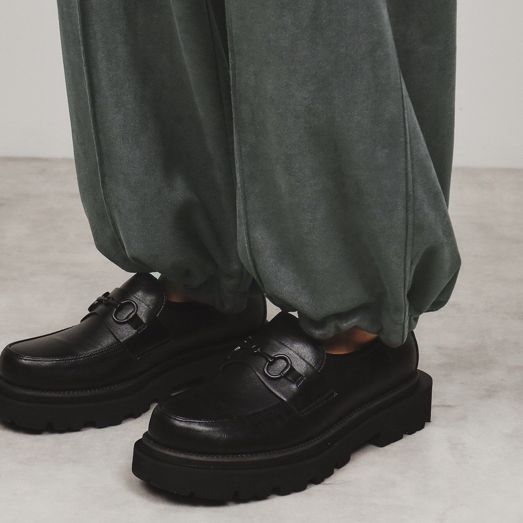 tk.TAKEO KIKUCHI「【Aラインシリーズ】スエードバギーパンツ」|その他|