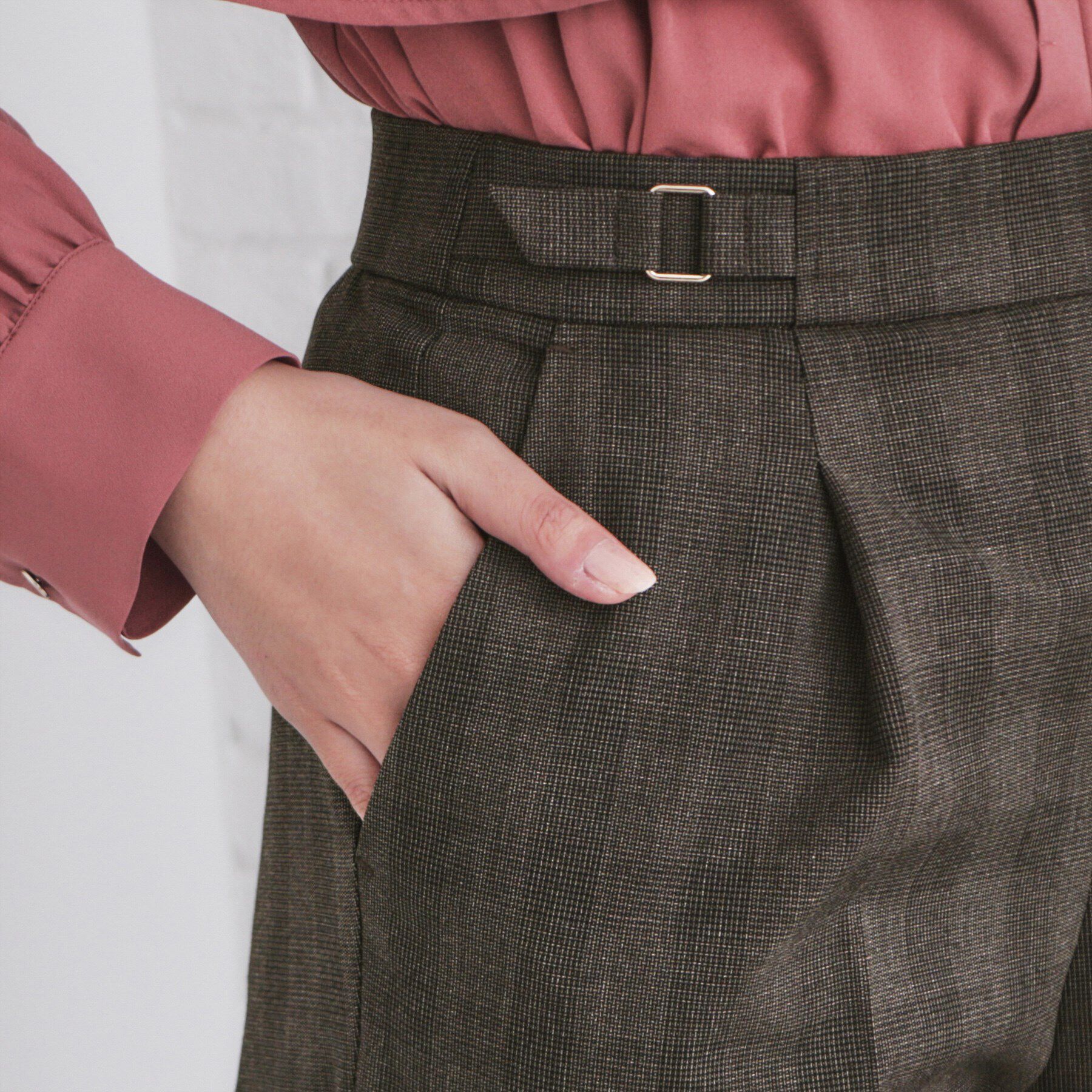 index「サイドベルト付きストレッチテーパードパンツ【洗濯機洗い可/イージーアイロン/防シワ】」|その他|