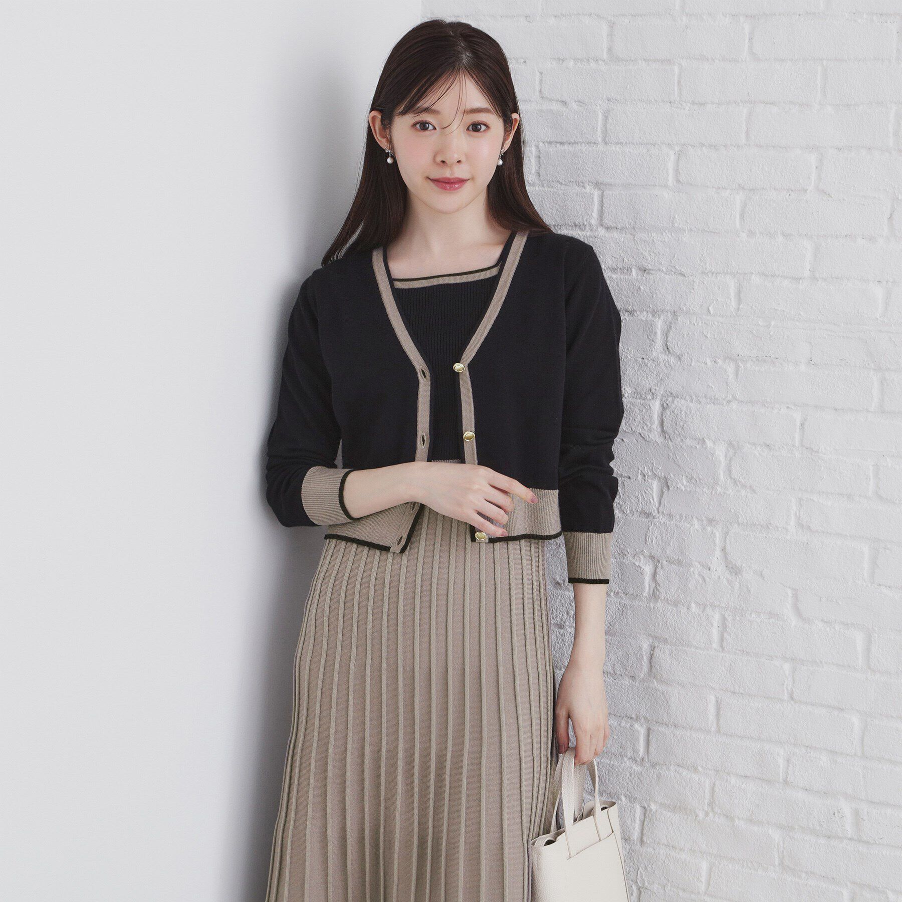 index「《ツインセット》カーディガン&times;バイカラーニットワンピース【洗濯機洗い可】」|ワンピース|ブラック(519)