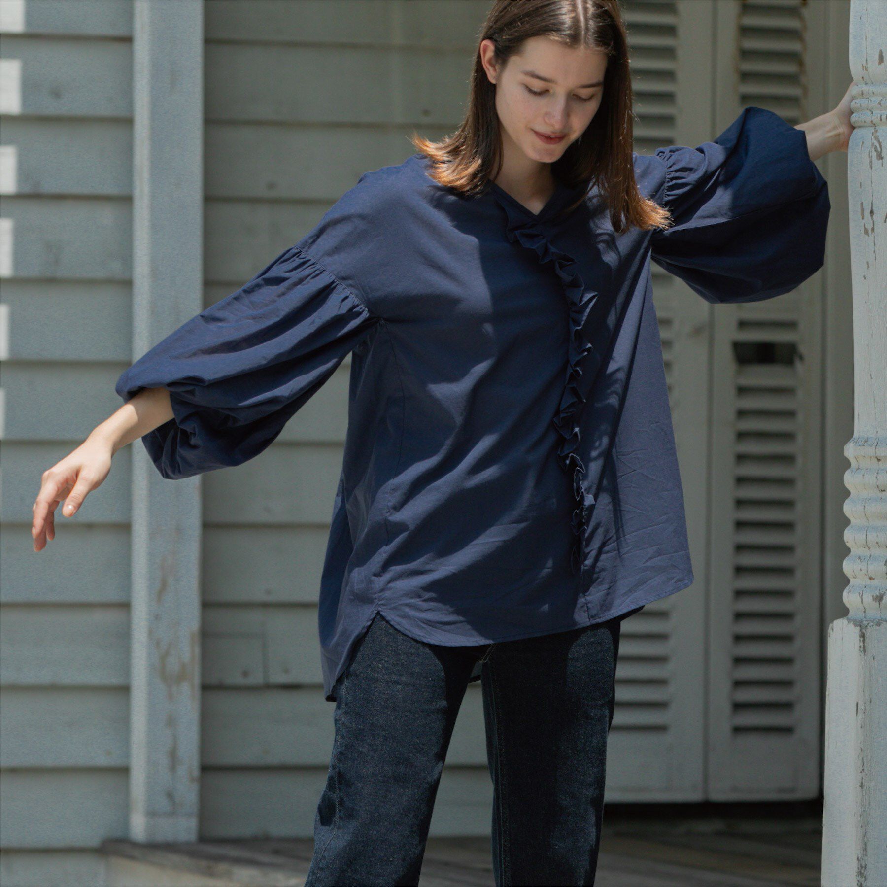 OPAQUE.CLIP「Vネックアシメフリルブラウス【洗濯機洗い可】」|シャツ・ブラウス|