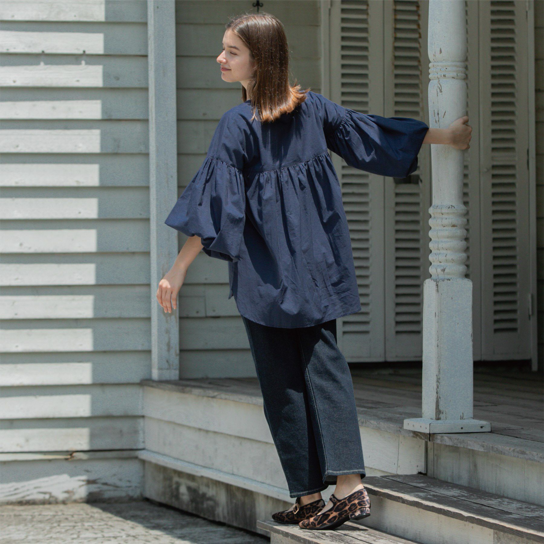 OPAQUE.CLIP「Vネックアシメフリルブラウス【洗濯機洗い可】」|シャツ・ブラウス|