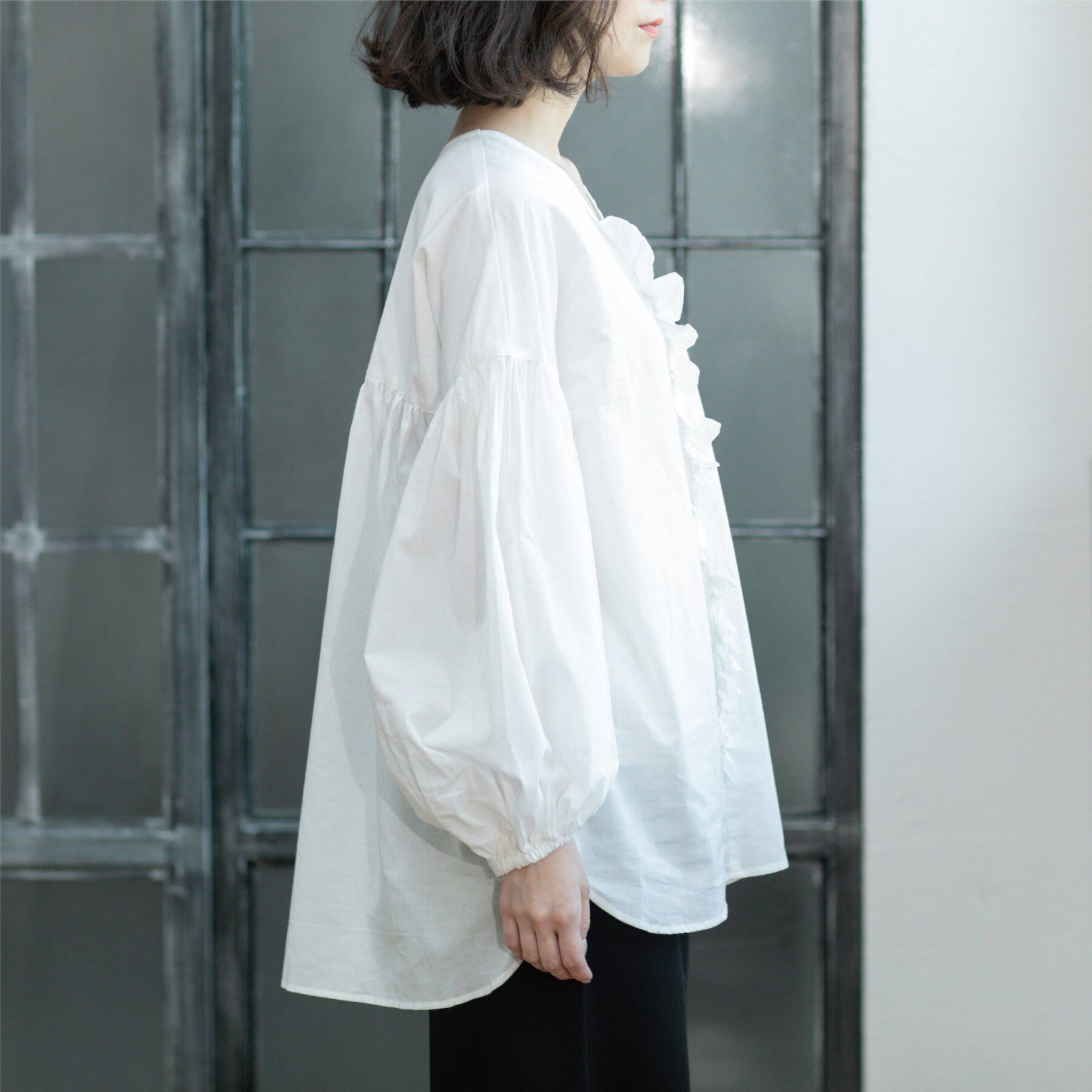 OPAQUE.CLIP「Vネックアシメフリルブラウス【洗濯機洗い可】」|シャツ・ブラウス|